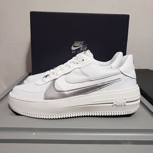 Nike Women's Sz 10 Air Force 1 PLT .AF. ORM Summit White Silver DJ9946-101 NEW